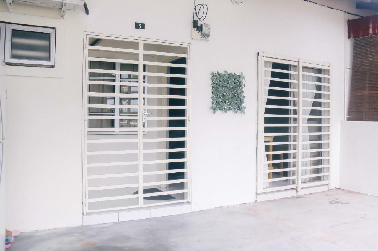 Thedaun Homestay Seri Iskandar, Perak Kültér fotó